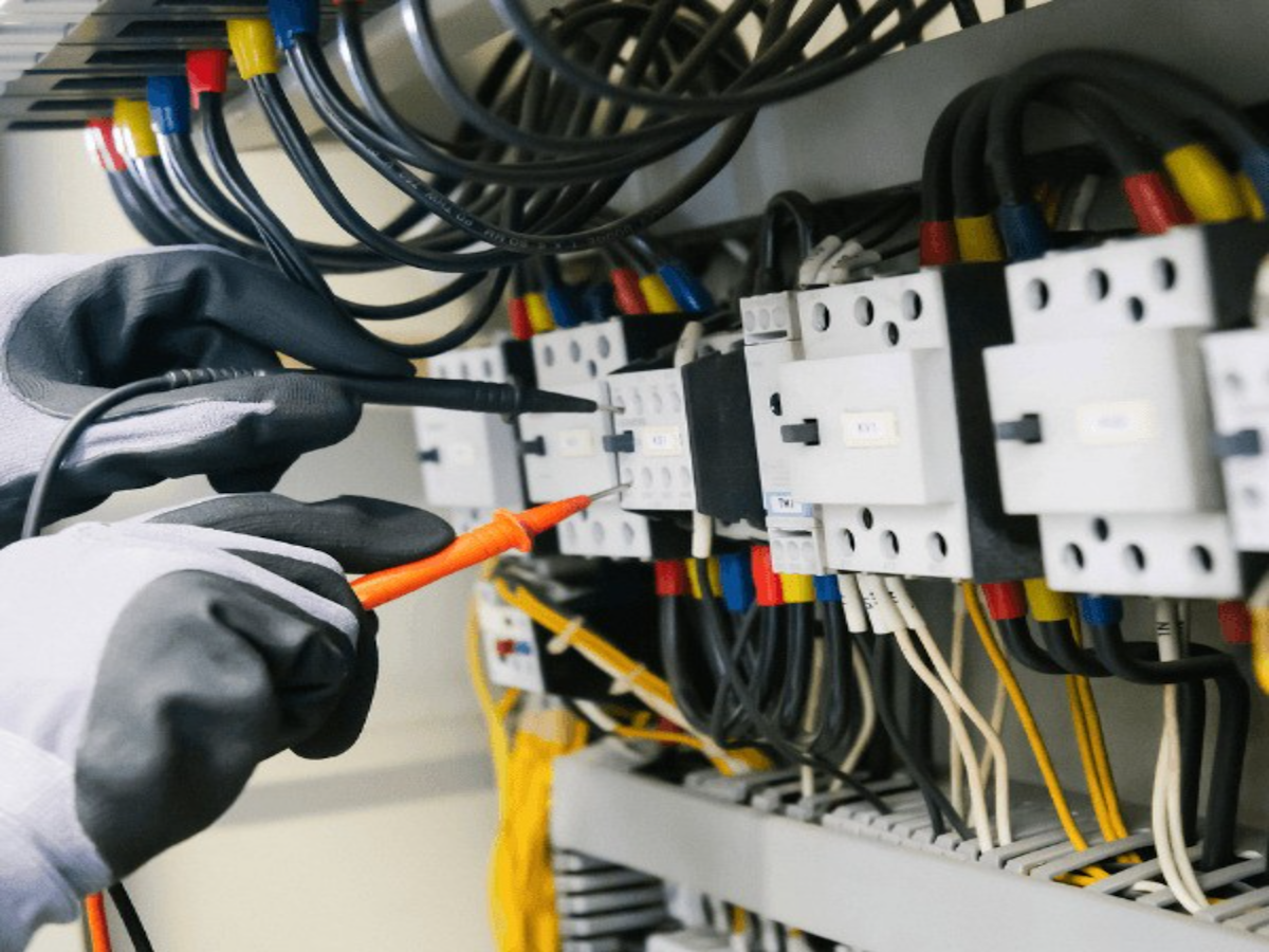 Electrician diagnosing a circuit